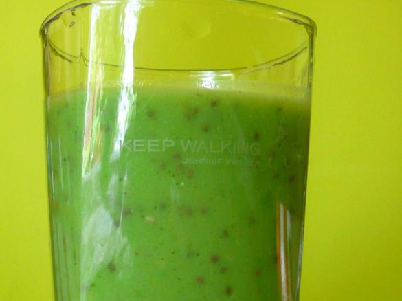 Smoothie z Avocado, Szpinakiem i Nasionami Chia