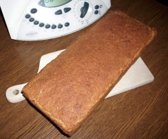 Chleb orkiszowy z otrębami i żurawiną