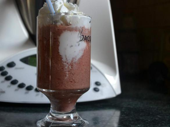 Kawa mrożona z truskawkami 