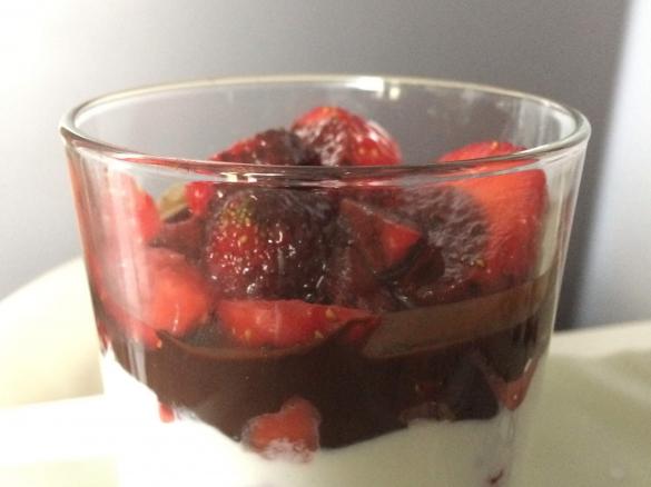 deser z ricotta i truskawkami