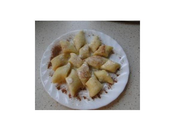 Wariant Kopytka na słodko ze śmietaną icynamonem 