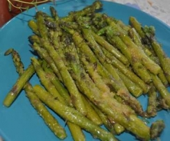 Szparagi z masłem i bułką tartą
