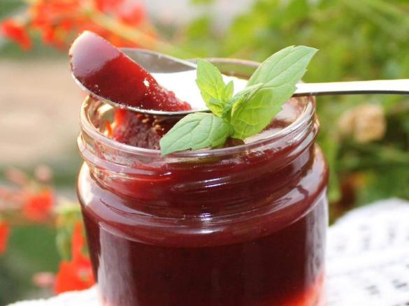 Dżem ze śliwek z miętą