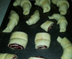 rogaliki,drożdżóweczki migdałowe z nadzieniem