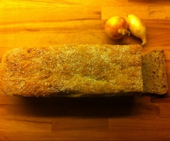 Chleb z otrębami i smażoną cebulką