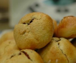 Słodkie bułeczki z marmoladą różaną