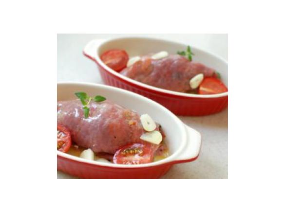 Rolada wiekanocna z polędwiczki z suszonymi pomidorami i serem fetą