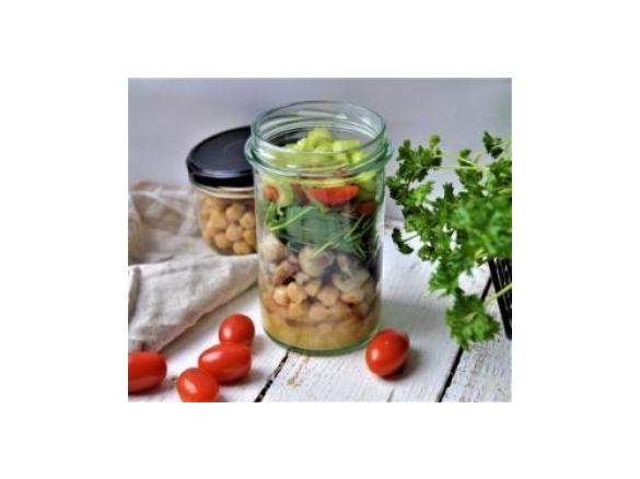 Szybka sałatka do słoika z ciecierzycą, duszonymi pieczarkami i rukolą