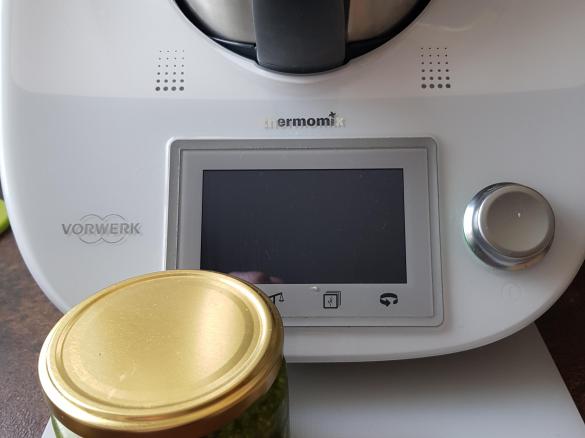 Pesto z liści rzodkiewki