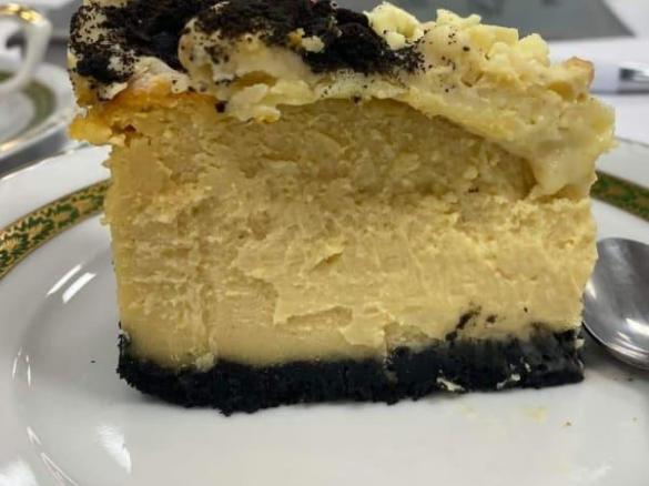 Sernik z masłem orzechowym