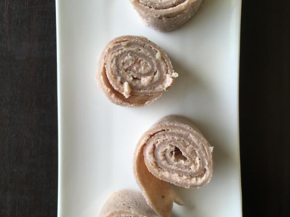 Gryczane zawijaski z pastą z wędliny