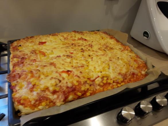 Pizza na dużą blachę