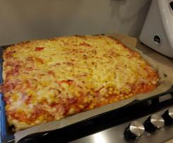 Pizza na dużą blachę