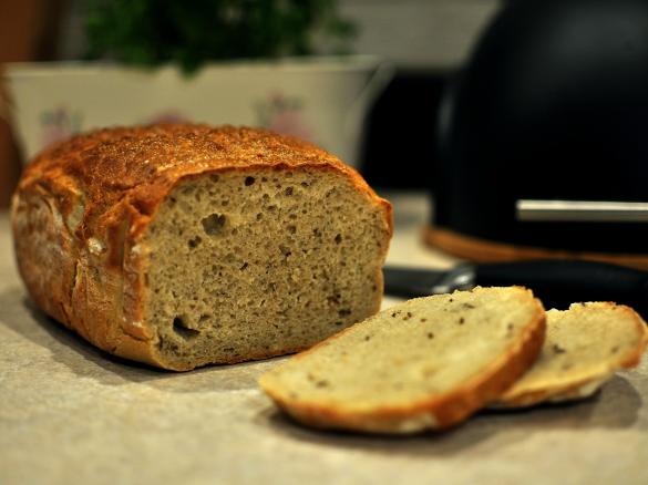 CHLEB Z GARNKA Z ZIEMNIAKAMI I KMINKIEM