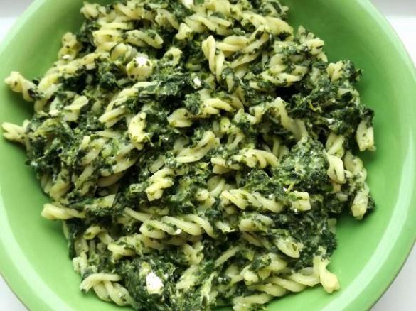 Wariant Makaron ze szpinakiem i serem Feta.
