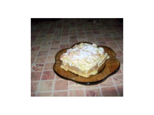 Szarlotka z pianka i kruszonka migdalowa