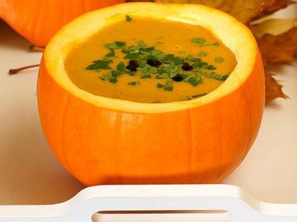 Zupa krem z dyni z imbirem i mleczkiem kokosowym