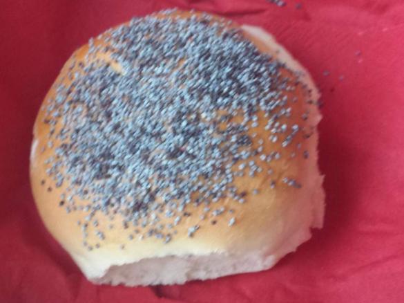 Bulki posypane makiem.