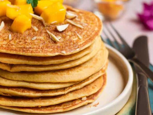 Pancakes z jogurtem i mango