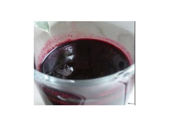 Syrop z owoców czarnego bzu.