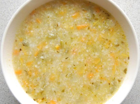 WEGETARIAŃSKA ZUPA OGÓRKOWA Z KASZĄ JAGLANĄ