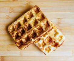 Gofry wytrawne z serem i szynką.