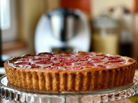 Tarta z budyniem truskawkowym